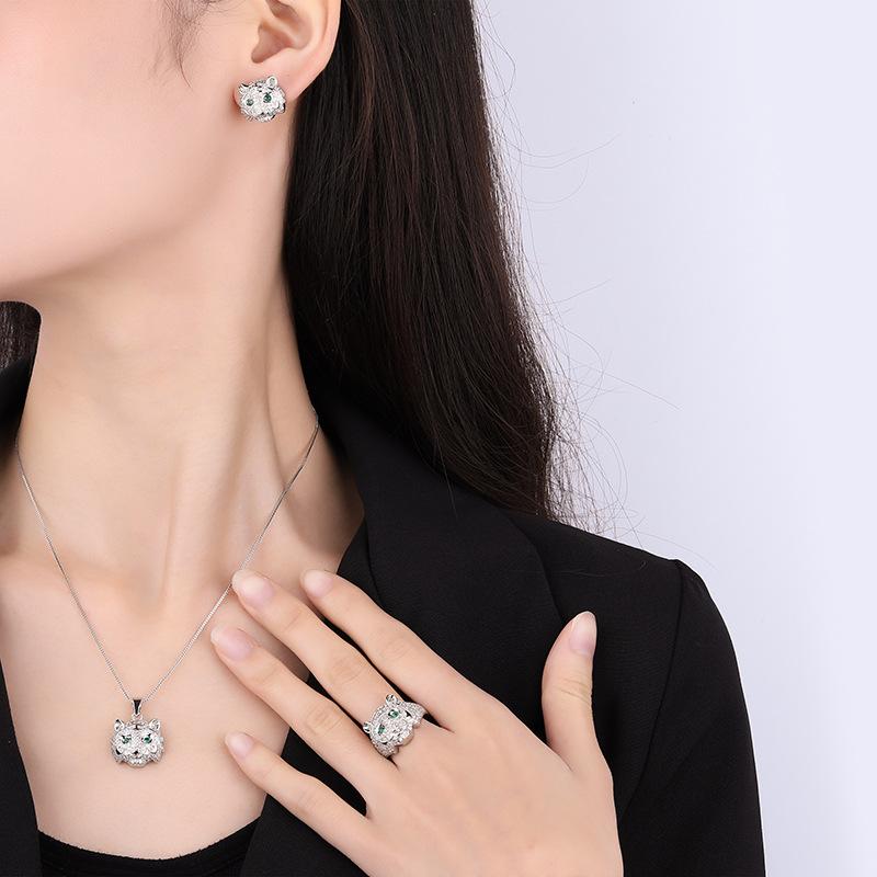 Schmuck Kupferboden Vergoldet Retro Voll Diamant Luxus Eingelegt Leopard Temperament Leichter Luxus Anhänger Set