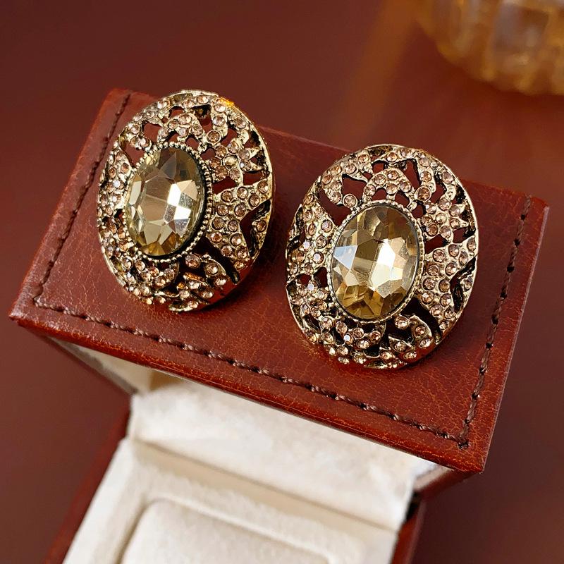 Vintage Rhinestone Pearl Flower Stud Earrings - Elegant, Versatile, High-End Design.