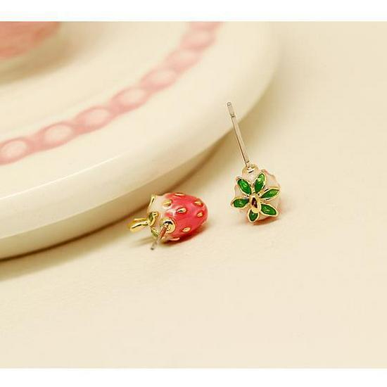 Korean Style Exquisite Strawberry Oil Stud Earrings - Fresh, Sweet Fashion Ear Accessories