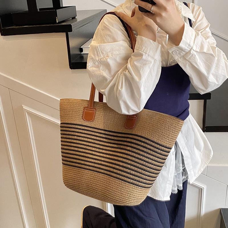 Large capacity woven straw vegetable basket bag women's summer 2025 new versatile leisure seaside vacation beach bag