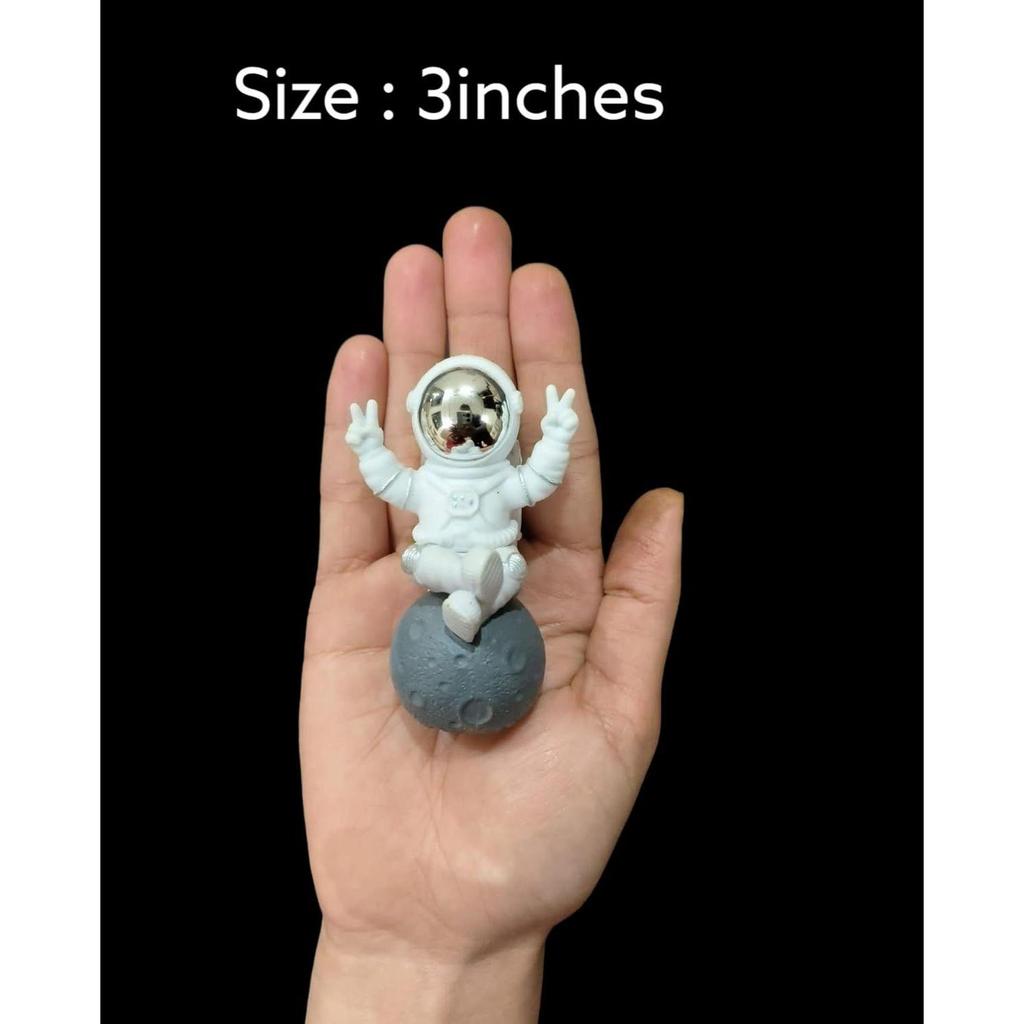 Cute Outer Space Astronaut Figurine Action Figure Toys Statue for Showpiece Home Living Room Decor Office Desktop Decoration Car Dashboard