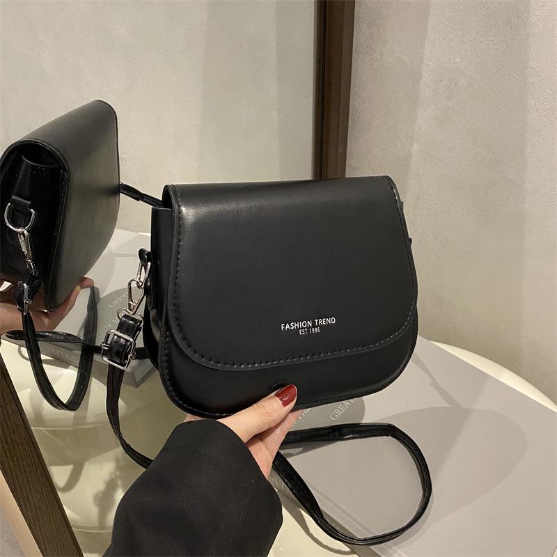 Women's Trendy Summer Crossbody Saddle Bag – Stylish & Simple Small Shoulder Bag