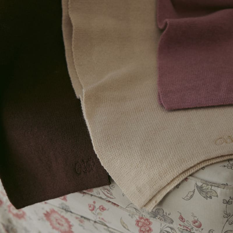 ODER merinowool raccoon embroidered muffler-3color