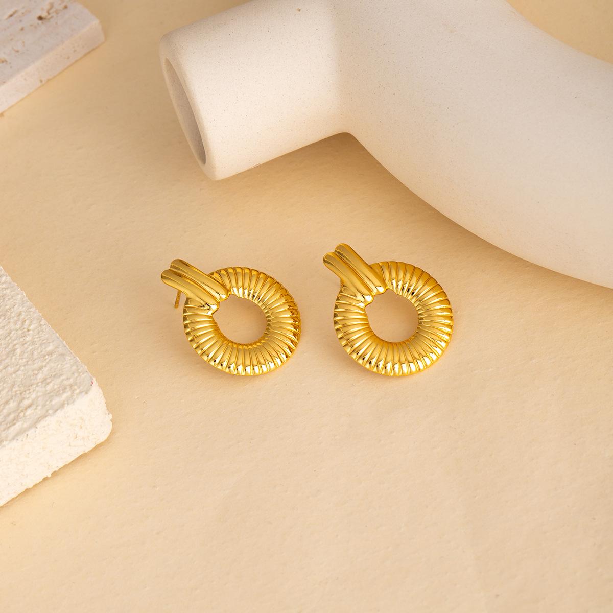 

Retro Gold Style Flower Stud Earrings Light Luxury High Sense Natural Style Niche Earrings Women