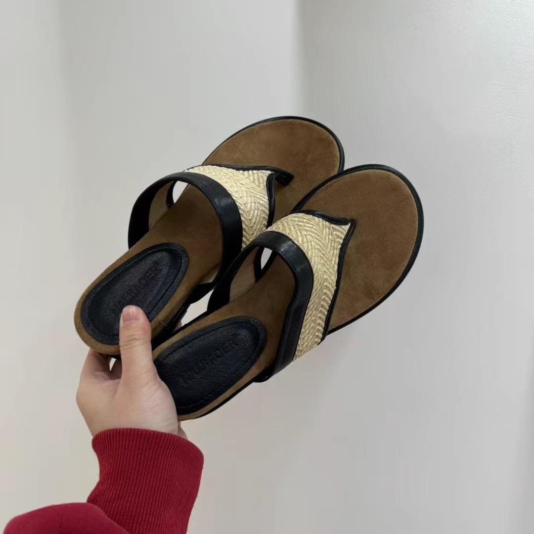 

2025 новые тапочки во французском праздничном стиле женские летние красивые соломенные мягкая подошва не устает нога танкетка шлепанцы 35