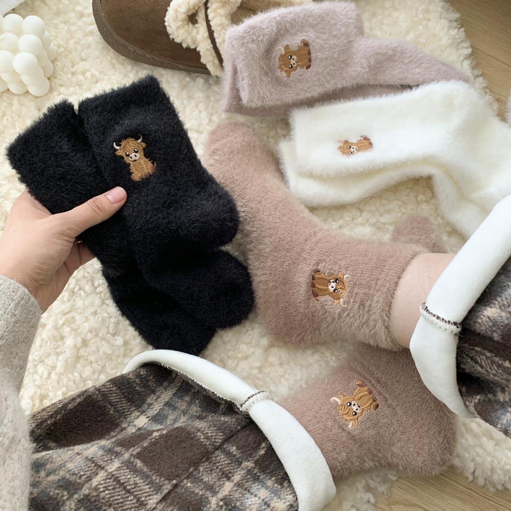 10-1 pairs Autumn and Winter Coffee Colored Cartoon Cow Embroidery Women's Socks with Thick Velvet and Warm Socks for Home Flooring, Mid Tube Socks