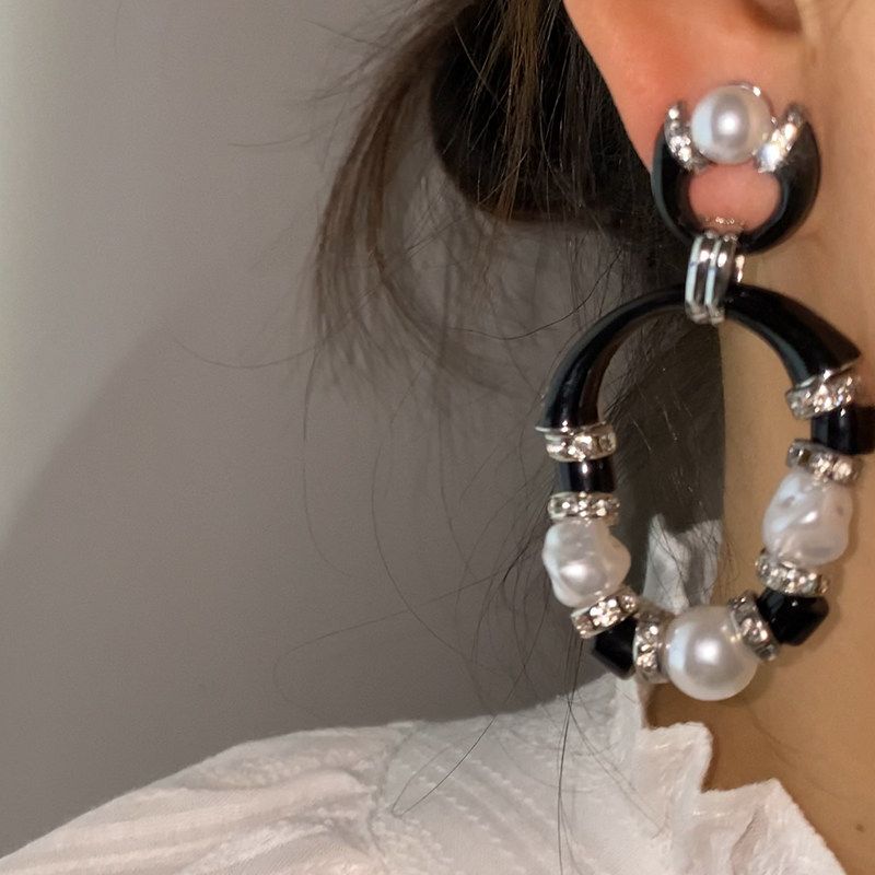 Fashion Exaggerated Black Circle Stylish Unique and Beautiful 2025 Stud Earrings New Arrival Fancy Stylish Earrings Eardrops