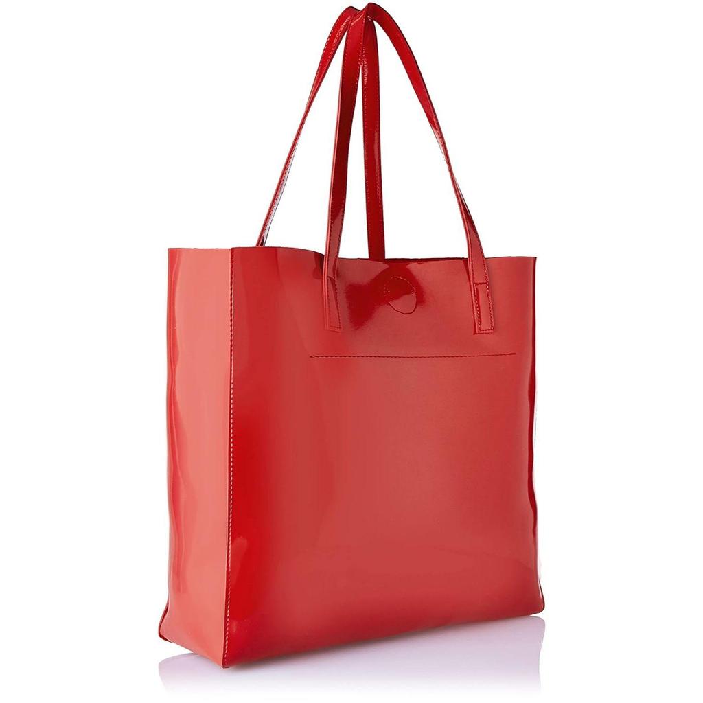 Pflegehinweise für Damenhandtaschen: Mit einem sauberen, trockenen Tuch abwischen, um Staub zu entfernen