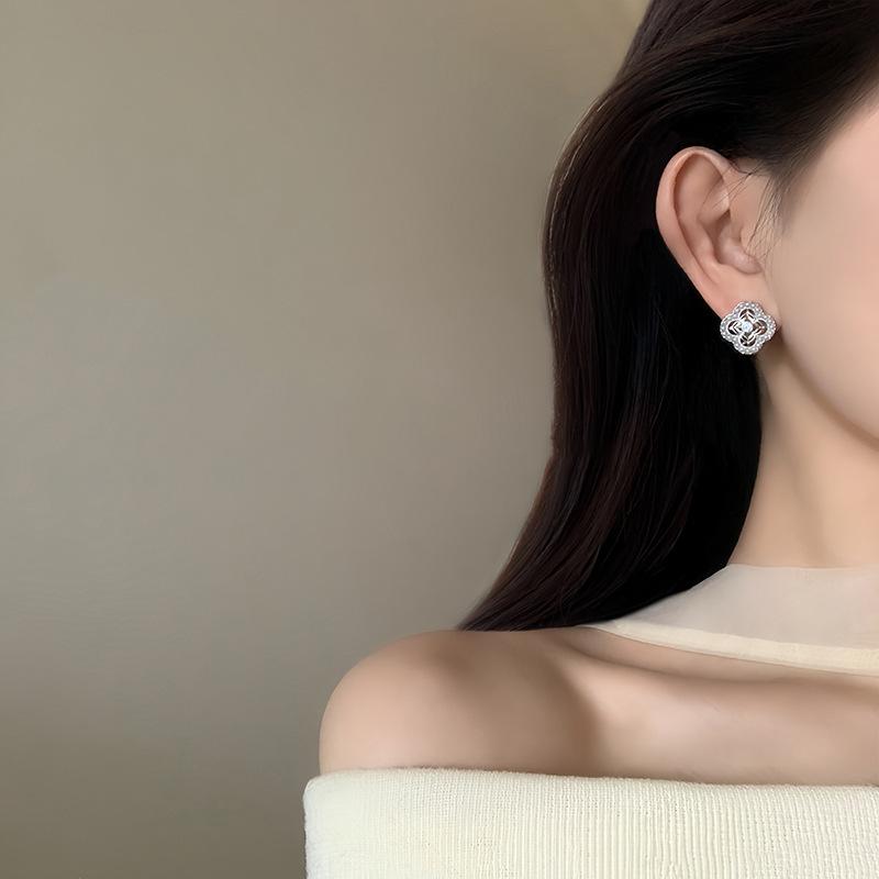 Pearl Flower Stud Earrings French Retro High-end Earrings Fashion Versatile Earrings Women