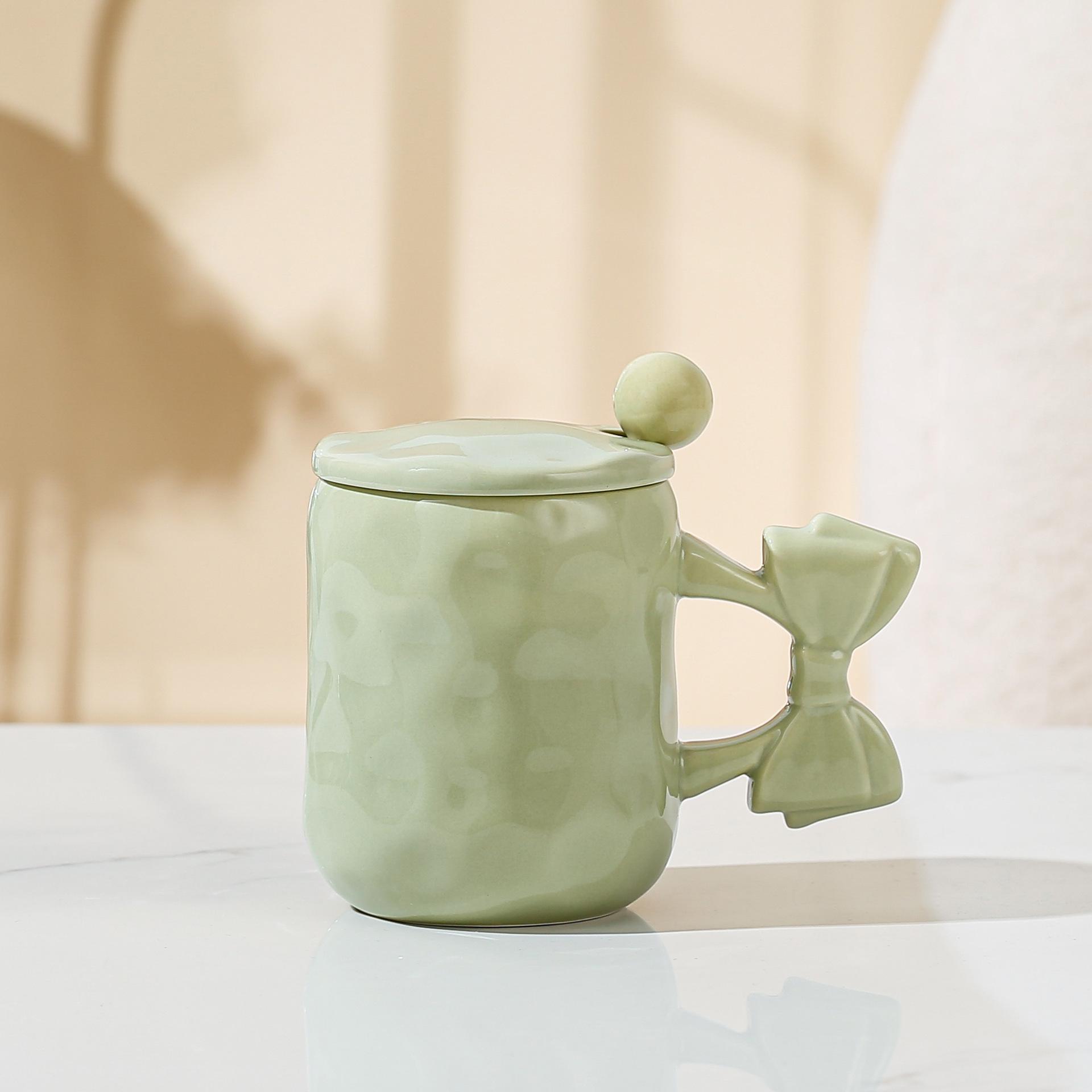 

1 шт. 450 мл креативная полосатая кружка с бантом, нарисованная вручную, керамическая кружка с крышкой и ложкой, кофейная кружка 450ML