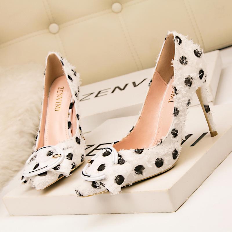 Wool cloth surface, shallow mouth, pointed head, high heel, metal buckle, bow, single shoes, sweet high heels, women