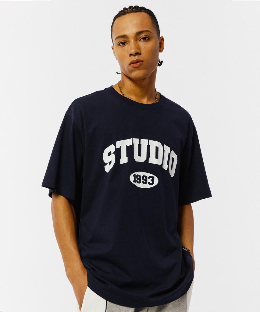 1993STUDIO Arch Logo T-Shirt_Navy