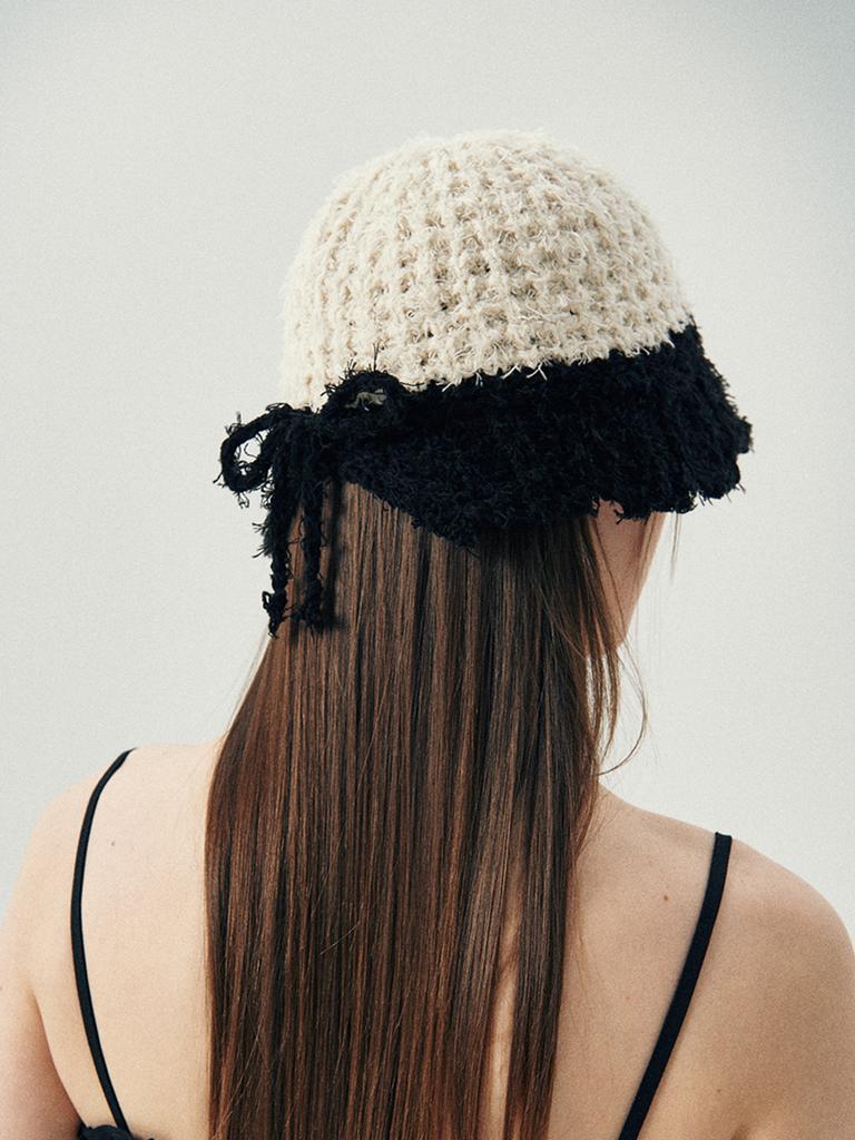 Olinkeompeulliteu Poodle Bucket Hat (Ivory & Black)