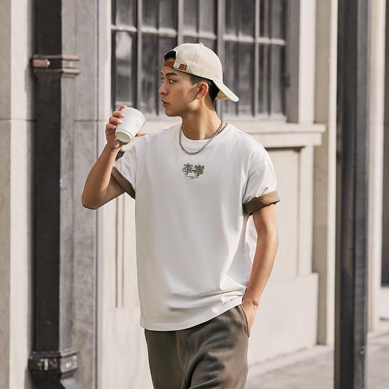 Li Ning Serie Lifestyle Sportivo Casual Moda Versatile Stampa Motivo Schiena Girocollo Manica Corta Estiva Ampia T-Shirt Unisex AHSU679-5