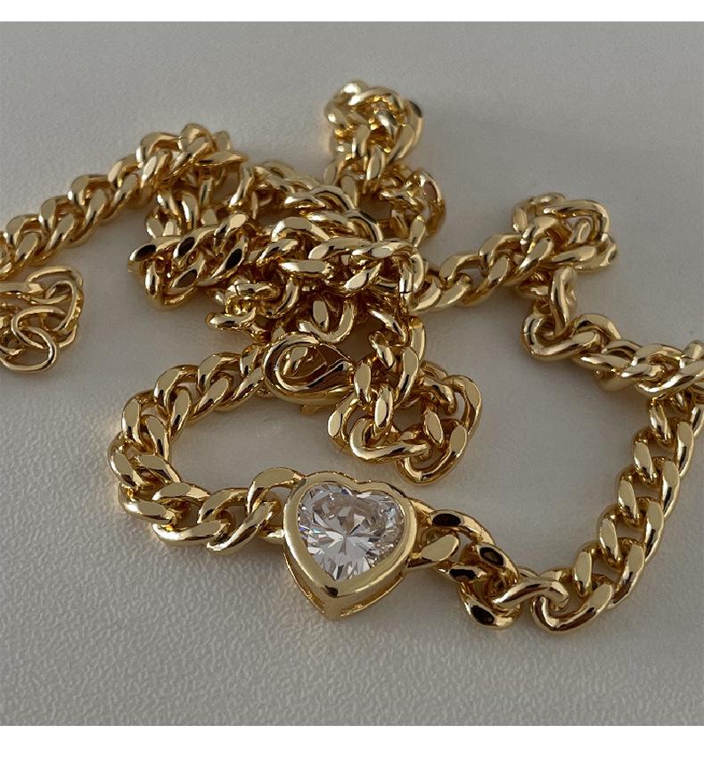 Elegant Metal Heart Clavicle Necklace for Women - Light Luxury Design