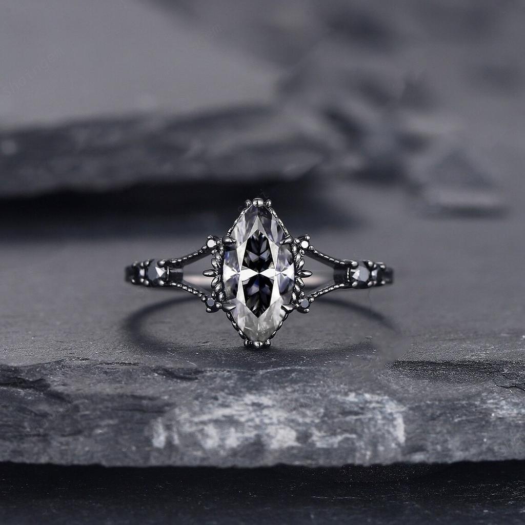 1Pc Plated Gun Black Ring, Retro Exaggerated Inlaid with Synthetic Zircon, Simple and Fashionable