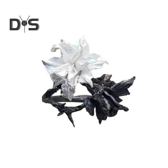 

Женское кольцо черного и белого контрастного цвета в форме цветка дурмана, регулируемое открывающееся кольцо, персонализированное ювелирное изделие неправильной формы для повседневного ношения и вечеринок черный белый