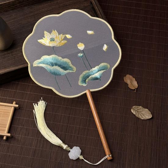 Double-Sided Suzhou Embroidery Round Fan: Ancient Hanfu Dance Accessory