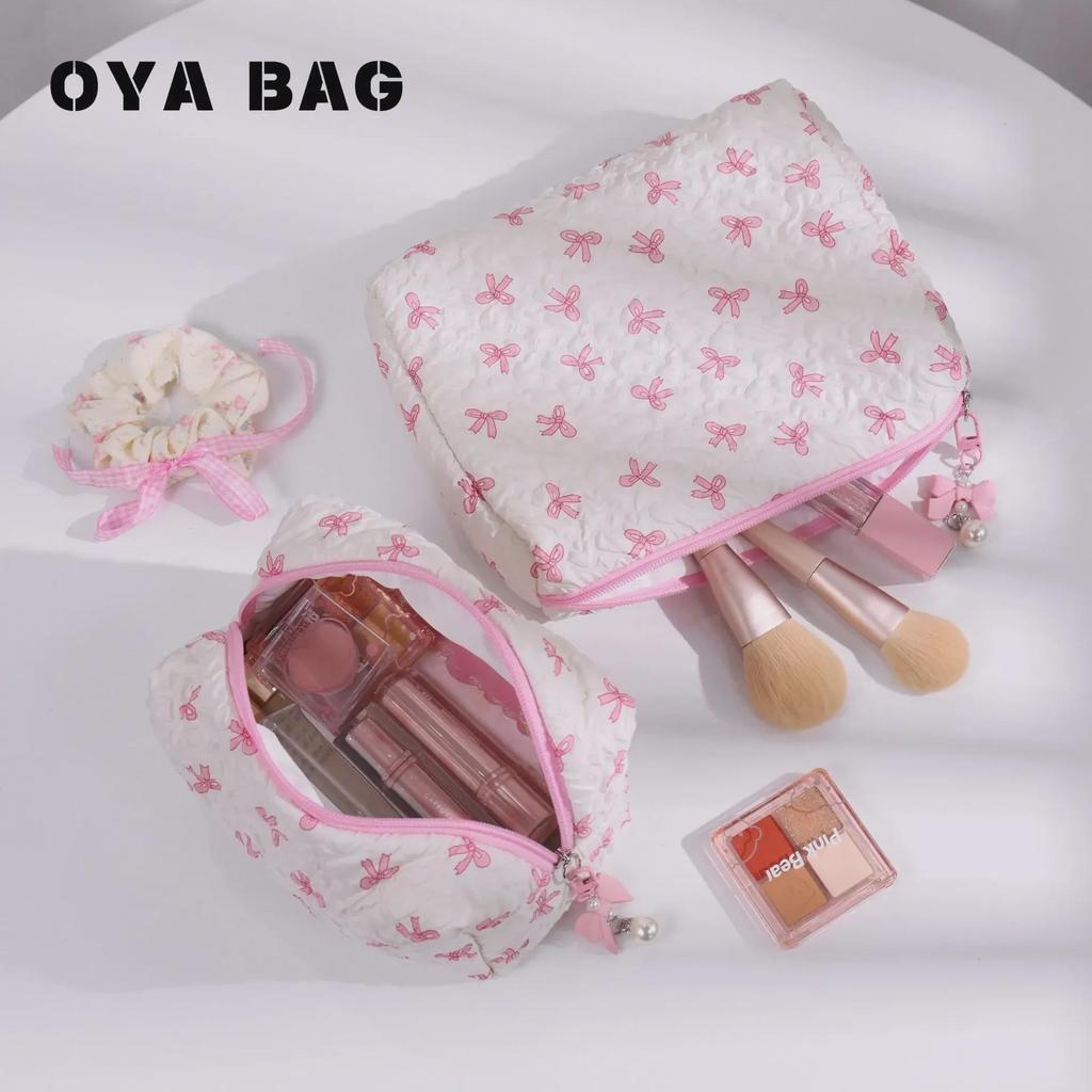 Kosmetisk väska med präglad plisserad rosett - Rymlig, exklusiv multifunktionell förvaring.