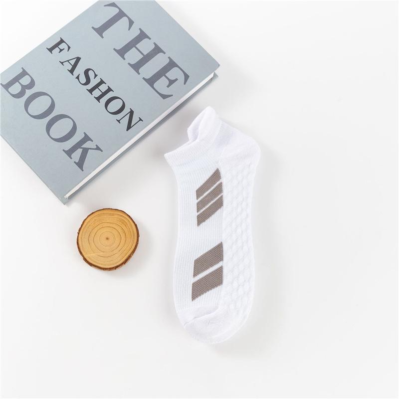 Men's Odor-Resistant White Sports Crew Socks, Thick Terry Bottom for Marathon & Basketball