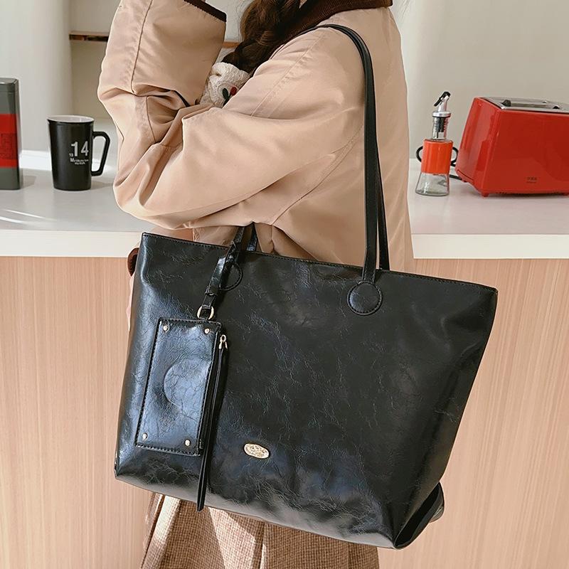 Commuting Simple and Fashionable Bag, High-end Quality, Large-capacity Single-shoulder Armpit Bag