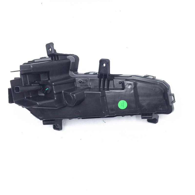 Chevrolet Malibu XL 16-17 Front Bumper Anti-Fog Light Assembly. Premium, Passenger Side (Right)