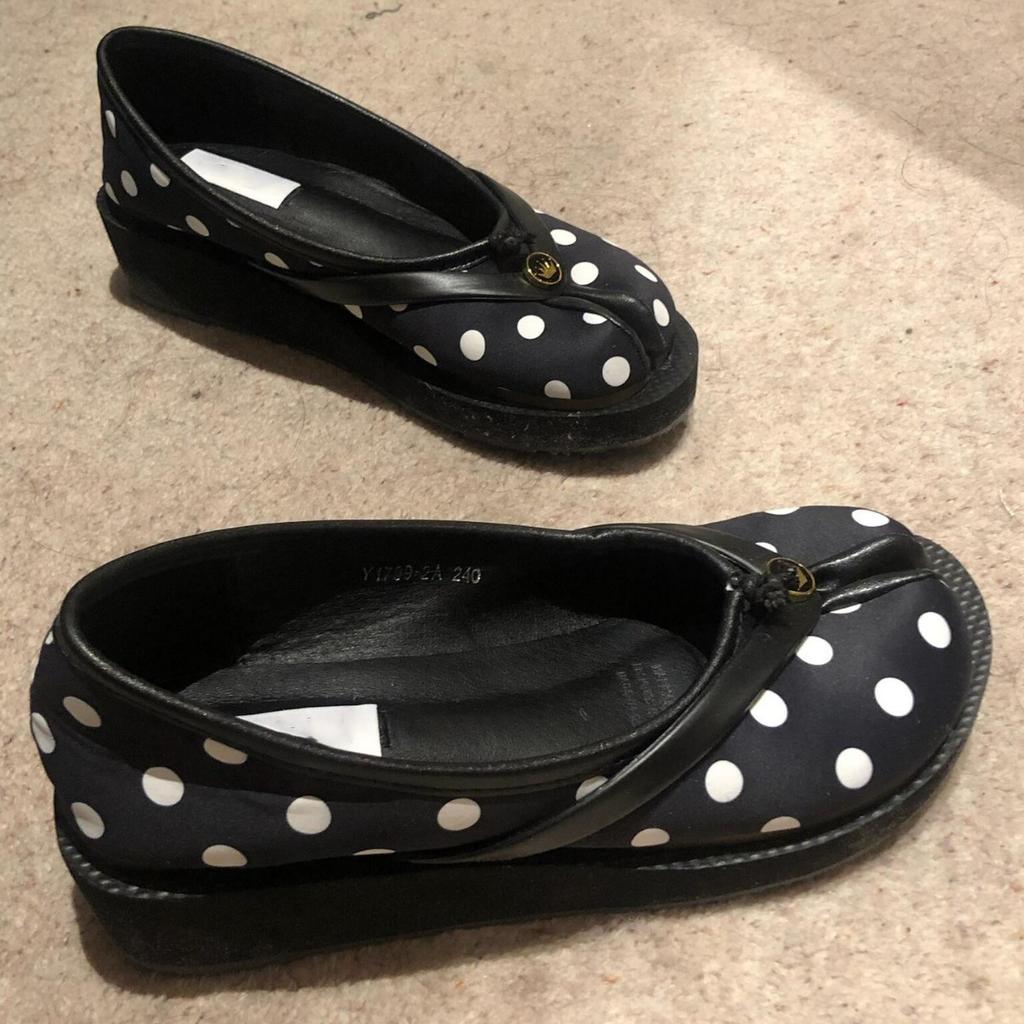 Sheepskin version~ Korean retro niche thick-soled spotted pig's trotters split-toed shoes women's satin Mary Jane light mouth single shoes women