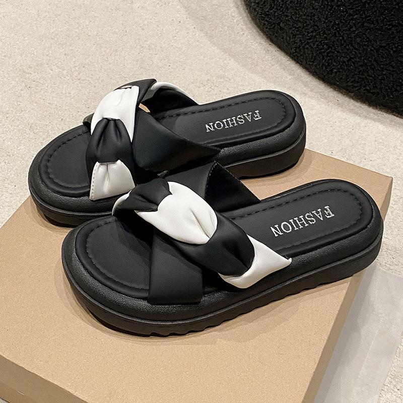 Thick-soled slippers women ins trendy summer outer wear fashion 2025 new inner height increase muffin slope heel Internet celebrity slim sandals