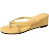 Kleine slippers met dikke zool zomer 2025 Franse zachte temperament fee suède teenhelling hak koele slippers