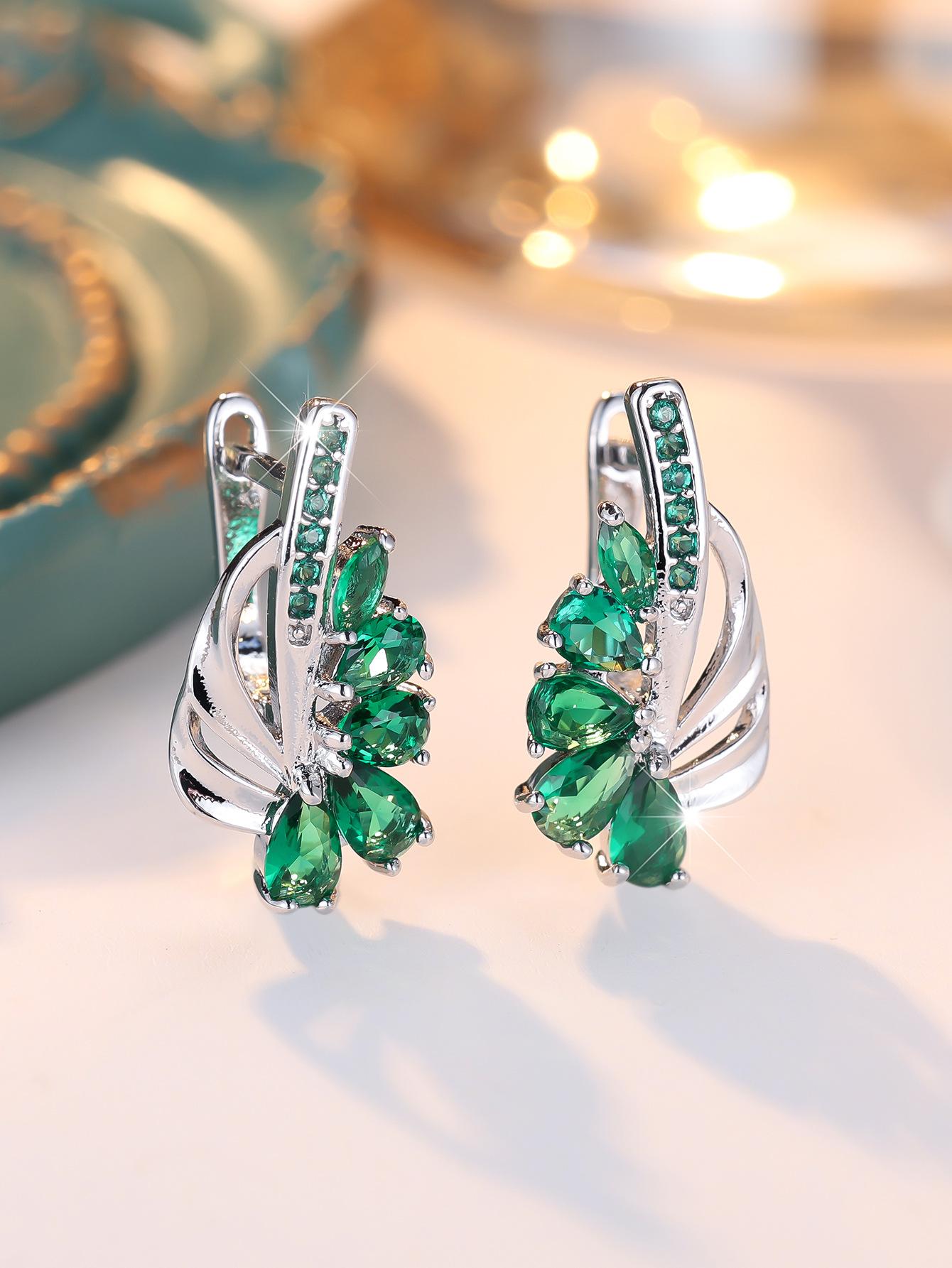 Water drop half flower multi-sided flash white diamond earrings, exquisite and elegant party diamond earrings