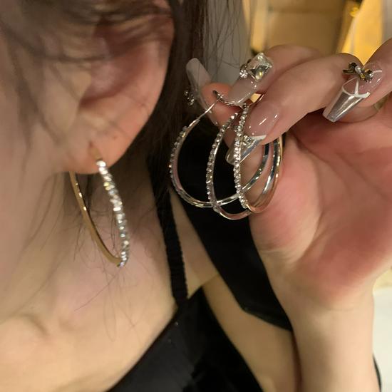 S925 Silbernadel Elegante Creolen für Damen - Übertrieben, Leichter Luxus, Vielseitig, Schlicht und Europäischer Stil