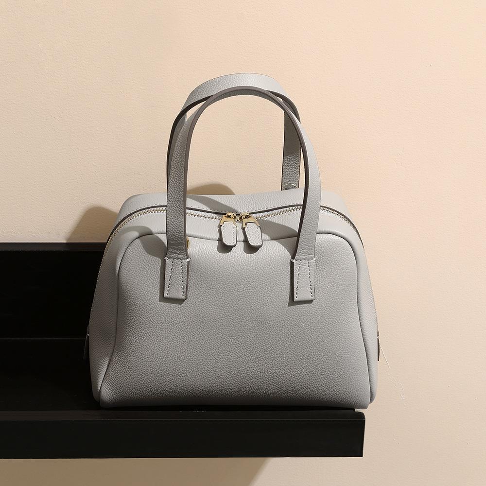 2025 New First-layer Cowhide Bobe Bag Commuter Versatile Large-capacity Messenger Bag Simple Retro Fashion Handbag