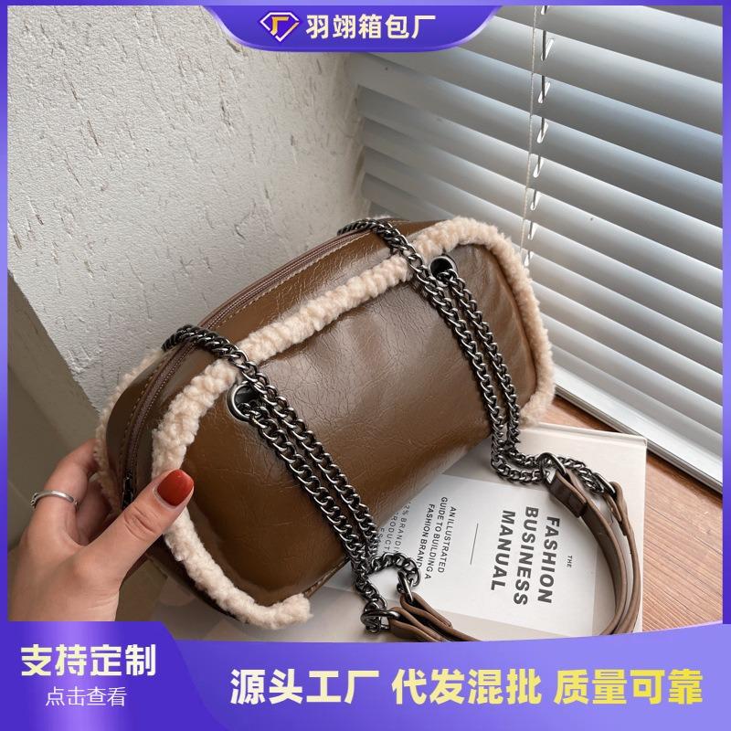 Retro Plush Large-capacity Bag Women's Fashion New Shoulder Underarm Bag Versatile Chain Commuter Messenger Bag