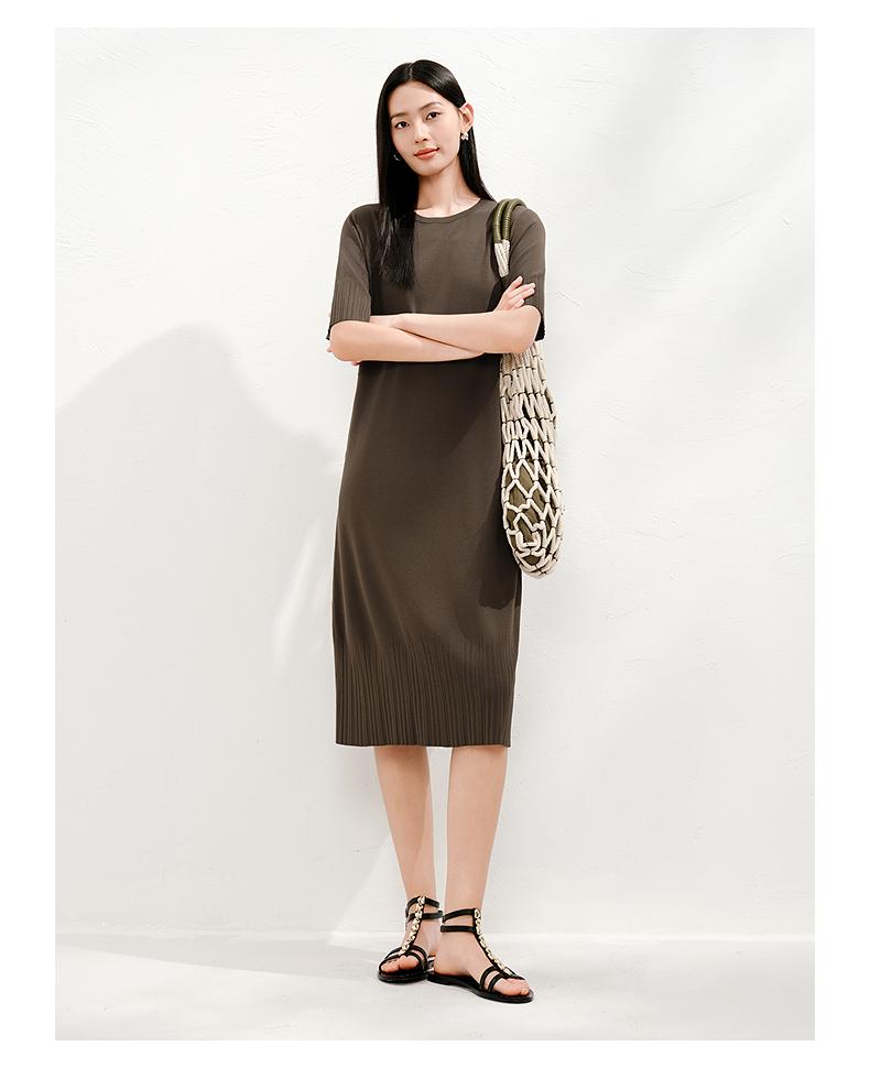 Jiuzi Anna Kou Minimalist Commuter Round Neck Elite Shaped Knitted Dress