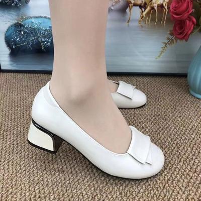 Chaussures simples à bouche peu profonde en cuir véritable 2025 nouveau printemps talon épais petites chaussures en cuir semelle souple grande taille 42 une pédale chaussures pour femmes chaussures de mère