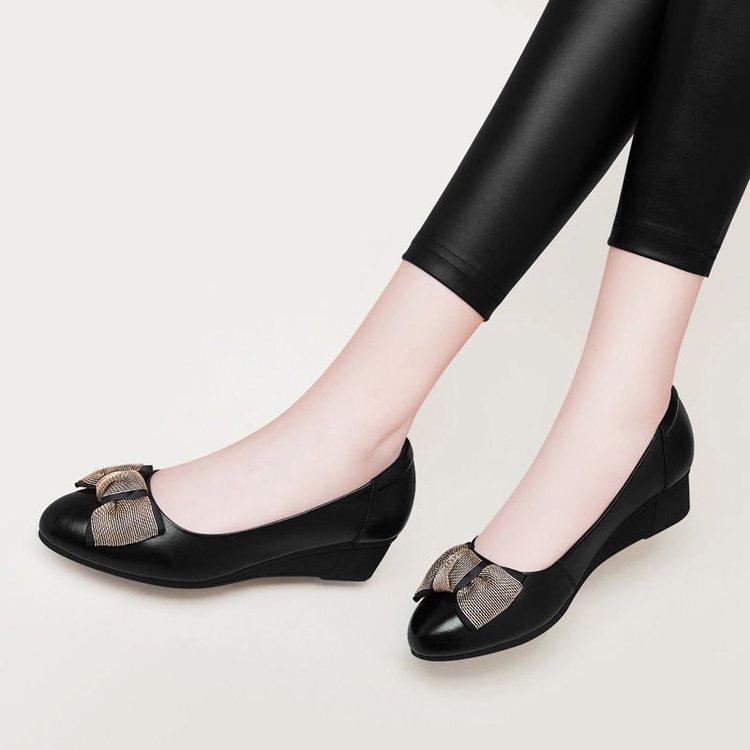 Soft leather mother shoes flat wedge heel non-slip women's shoes 2025 autumn new shallow casual bow women's single shoes