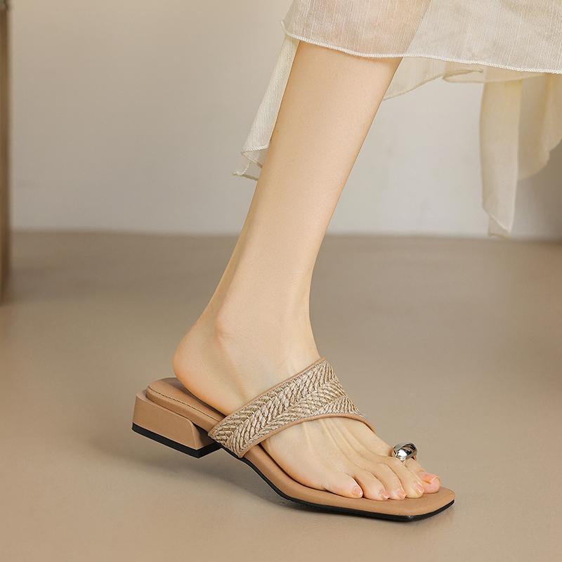 Fashion Women's New Spring/Summer Square Head Casual and Comfortable Medium Heel Large Metal Accessories Truffle Toe Beach Slippers