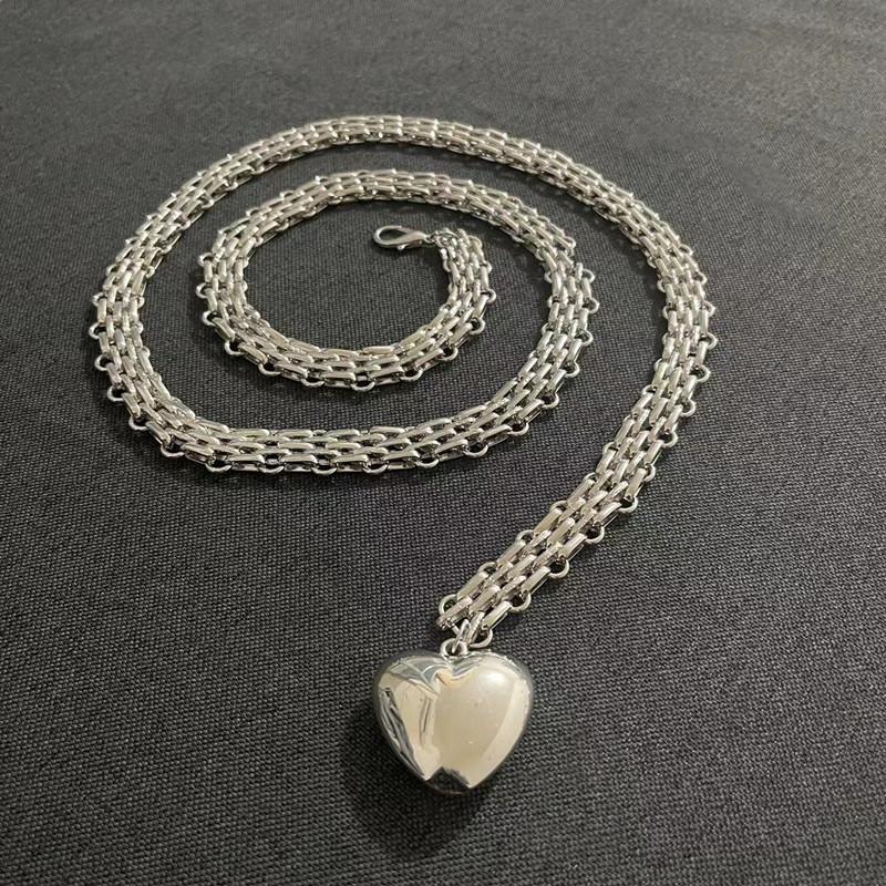 Fashionable Metal Chain, Personalized Love Pendant, Waist Chain, Exaggerated Splicing Belt Accessory, Ladies' Waist Decoration