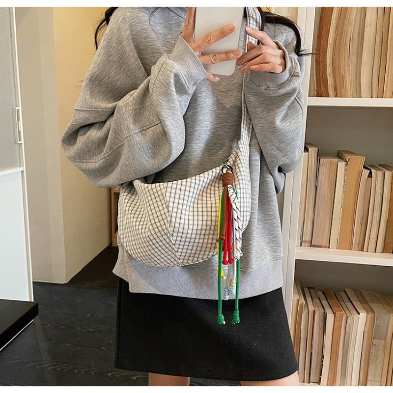 Korean version of simple nylon shoulder bag new foreign style plaid dumpling bag versatile casual light messenger bag women