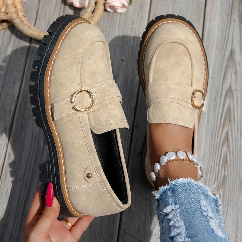 

Модные женские лоферы слипоны на блочном каблуке, новинка осени, круглый носок, неглубокий вырез, металлическая пряжка, декор, нескользящая платформа, большой размер 43 36