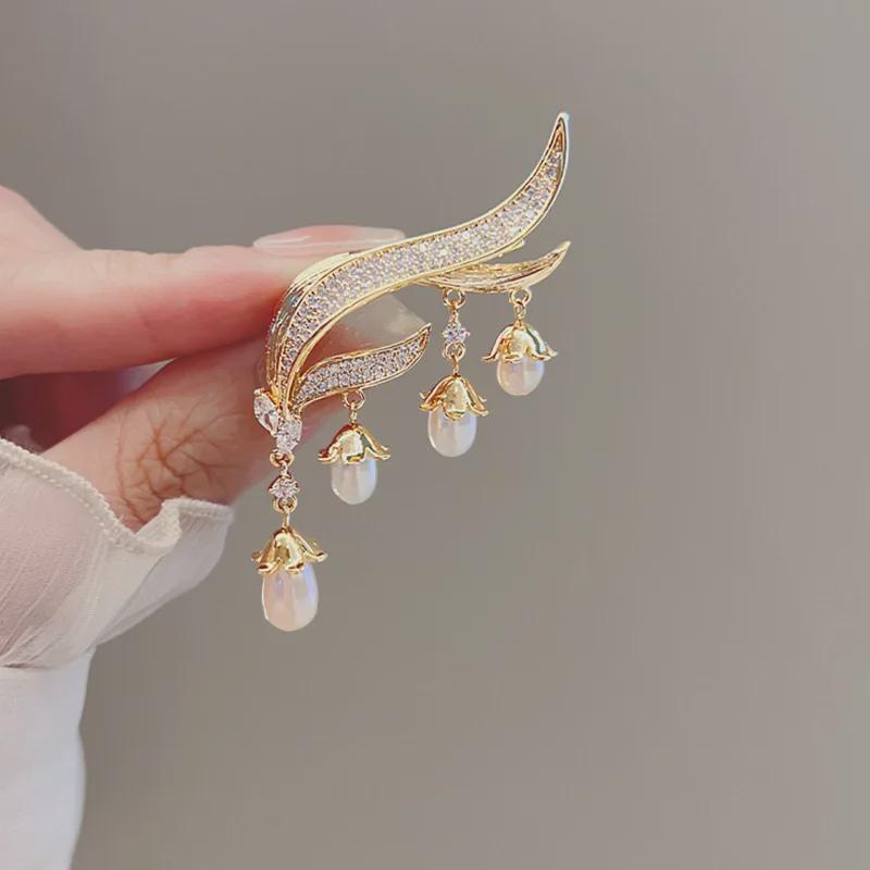"Lily of the Valley Pearl Tassel Brooch: Elegant Women's High-End Pin with Unique Design"