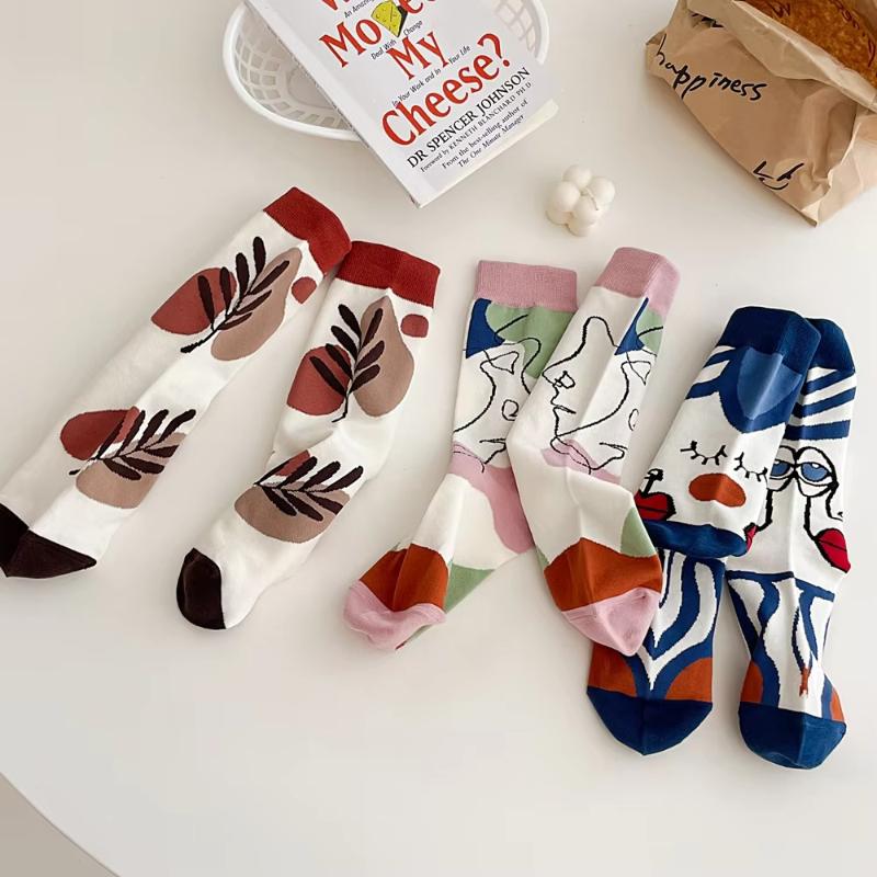 1 Pair Fashionable Oil Painting Art Printing Soft Comfortable Breathable Casual Socks Elegant Cartoon Graffiti Women Tube Socks