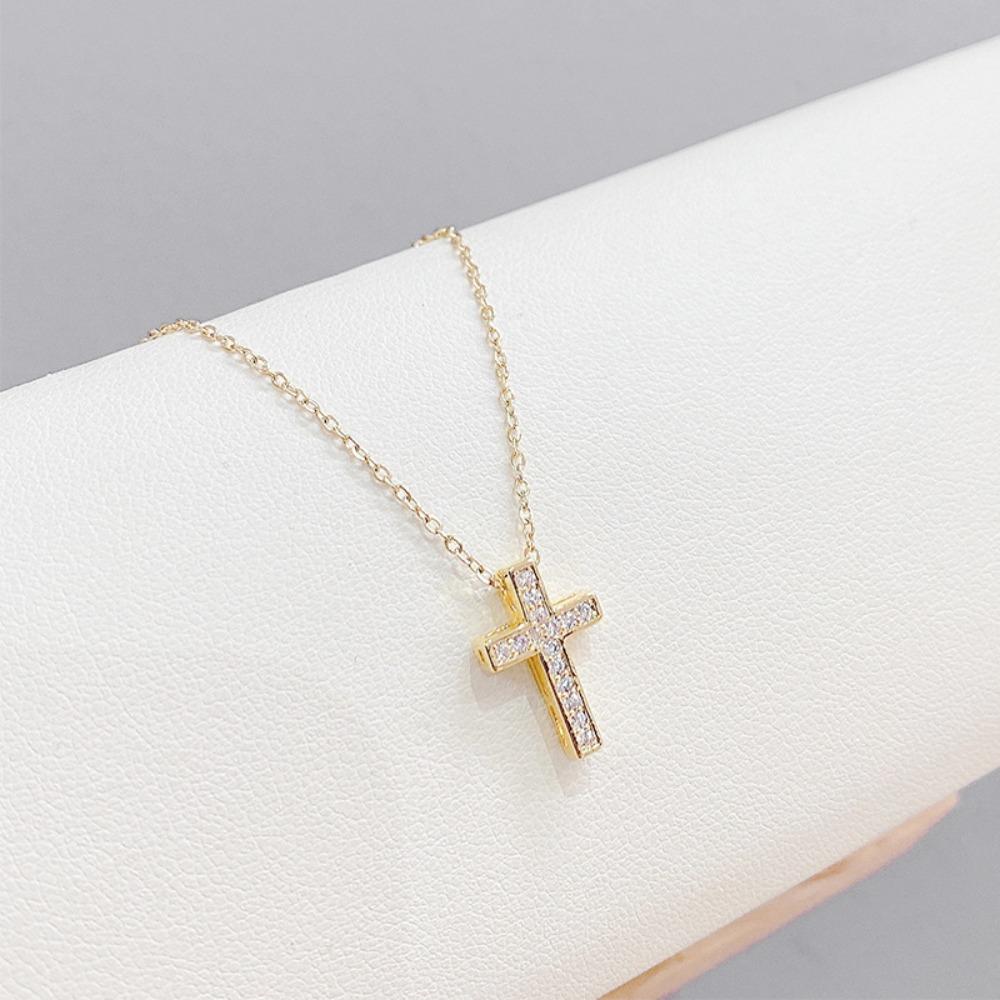 Korean Style Zircon Cross Pendant Necklace - Elegant Silver Plated Shimmering Crucifix Clavicle Chain for Women Minimalist Daily Jewelry
