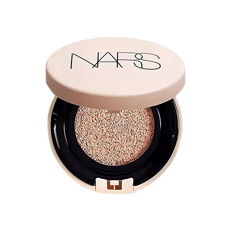 NARS Aqua Glow Защищающая тональная основа-кушон светло-бежевый