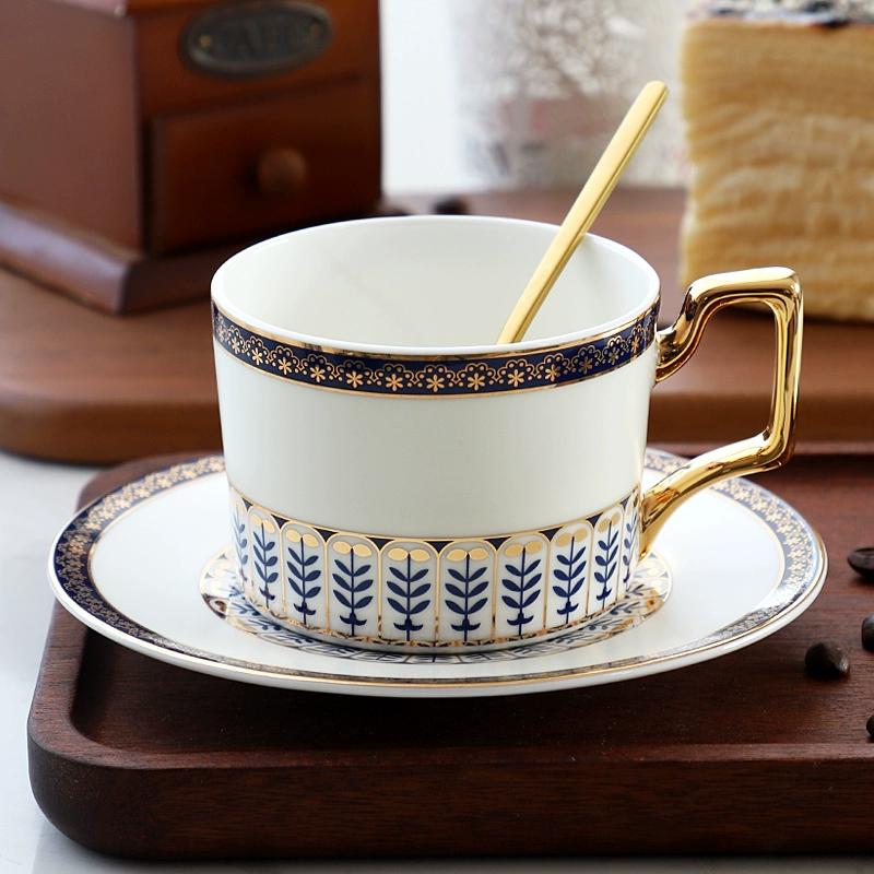 Sady kávových šálků a podšálků z jemného kostního porcelánu, 270 ml, krásně glazovaný šálek na čaj se zlatým lemem a uchem, keramické kávové šálky se zlatou lžičkou