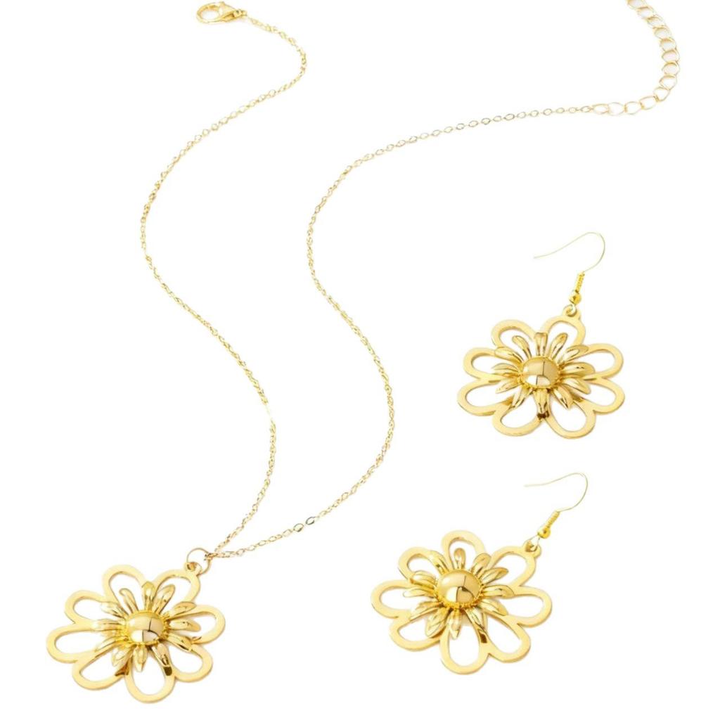 3-Piece Retro Floral Women's Necklace & Earring Set: Elegant European & American Design with Versatile Cutout Details.