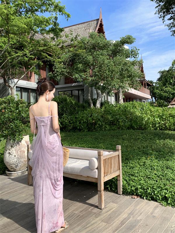 Elegantes französisches lila Mesh-Camisole-Kleid - Märchenhaftes Sommerdesign für Strandurlaube