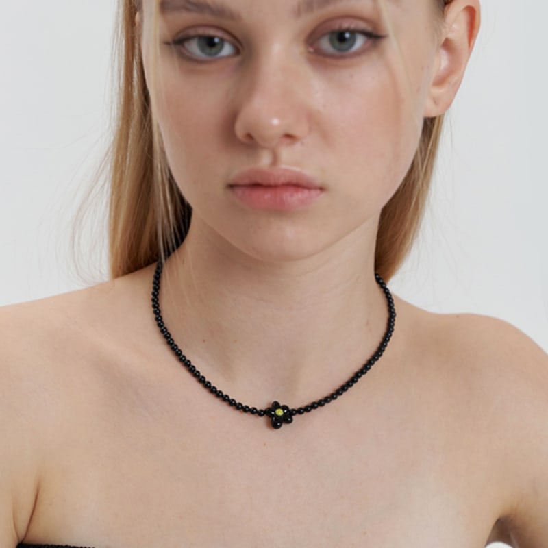KINDABABY yellow-green black flower necklace