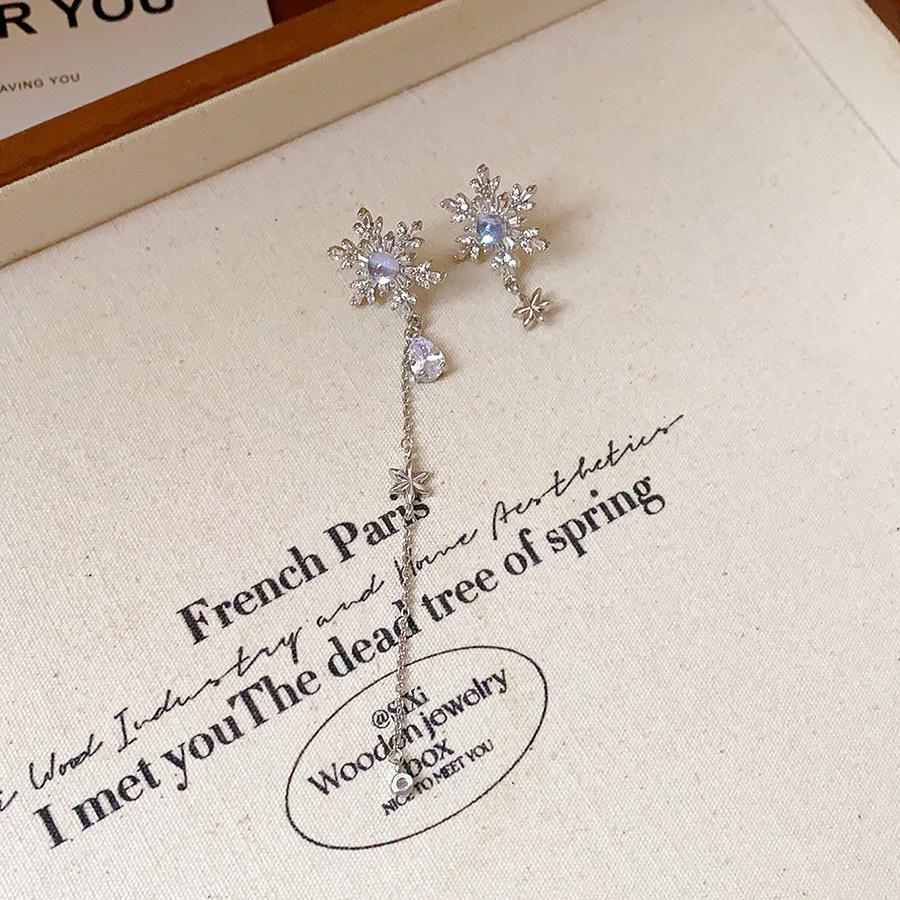 Cold wind super flash zircon snowflake fireworks stud earrings temperament versatile earrings earrings