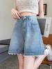 Damen High-Waist Hellblaue Denim-Shorts - Sommer Dünner Stil mit Spitze Floralbesatz, Stilvoller Nischen-Look, Lockerer Weiter Bein-Capri.